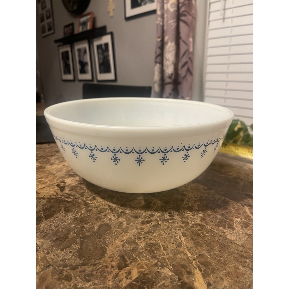 Vintage Pyrex Snowflake Blue Garland Mixing Bowl 404 4 Quart Bowl USA 1970s MCM